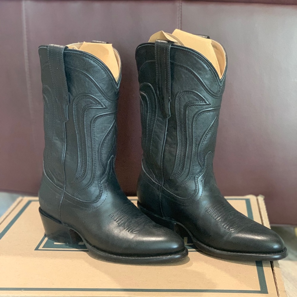 Tecovas “The Jamie” boot - never worn. Soles scuffed in store. Too small